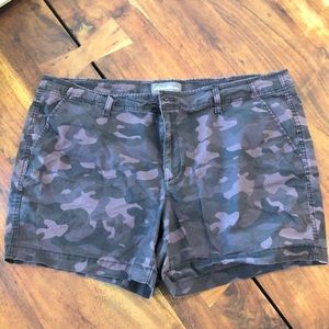 Eddie Bauer plum Camo shorts sz 20